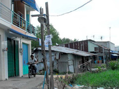 Nhà không giấy tờ ở Sài Gòn cũng đắt như tôm tươi