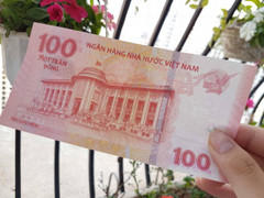 Tiền giấy 100 đồng lưu niệm tăng giá gấp đôi sau một năm ra mắt