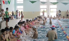 Phổ cập bơi cho học sinh tiểu học nhưng thiếu bể bơi