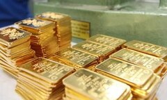 Giá vàng hôm nay 10/5 cắm đầu đi xuống, USD tăng tới 75 đồng