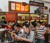 Giá vàng hôm nay 23/5 rẻ đi trông thấy