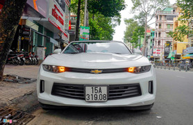 Xe thể thao mui trần Chevrolet Camaro 2017 đầu tiên trên đường Sài Gòn