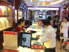 Giá vàng hôm nay 9/6 giảm sốc trước áp lực bán tháo