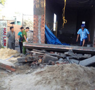Sập tấm đan bê tông nhà xây trái phép, một công nhân chết thảm