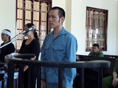 Dùng kéo đâm chết đồng nghiệp vì 180 ngàn đồng