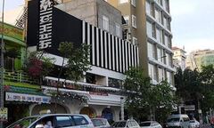 Đột kích 'động lắc' nổi tiếng bậc nhất miền Tây, bắt hàng chục dân chơi đang bay lắc điên cuồng