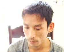 Đứng đợi trước cổng trường, chờ học sinh tan học chặn đường cướp tài sản