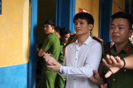 Thảm án: Khóc nhớ mẹ, bé trai bị bố đạp chết rồi chôn xác cạnh nhà phi tang