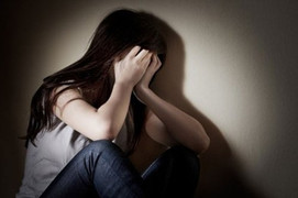 Lấy cớ kiểm tra 'trinh tiết', cha cởi quần con gái giở trò đồi bại