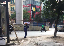 Thanh sắt dài 3m rơi từ công trường đường sắt trên cao Nhổn - Ga Hà Nội