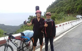 Chàng sinh viên báo chí đạp xe suốt 15 ngày vượt 1.000km 'báo' tin đỗ đại học với người cha đã mất