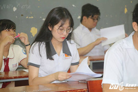 Thi THPT Quốc gia 2017: Những hình ảnh đầu tiên tại một số điểm thi