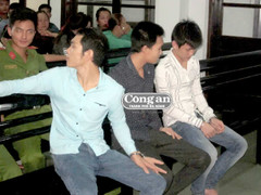 Thiếu nữ bị làm nhục tập thể trong ngôi nhà hoang