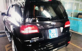 Xe biển xanh tông vào cổng chợ, 5 người thương vong: Thông tin mới nhất