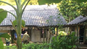 Thi thể phụ nữ trên vũng máu với nhiều vết chém nghi bị con trai sát hại