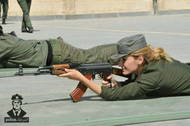 Ảnh: Xem nữ cảnh sát Syria xinh đẹp mặc giáp mang súng đối phó tình huống khẩn cấp