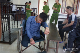 Nam thanh niên tật nguyền vung dao giết người ở Nghệ An
