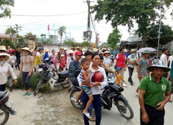 Dân tuần hành phản đối sáp nhập trường: Lãnh đạo Thanh Hóa nói gì?