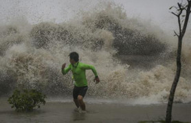 Hơn 700 trường ở ‘rốn bão’ Hà Tĩnh nghỉ học tránh bão