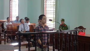 Dừng xe đi vệ sinh, tài xế taxi bị cướp tấn công