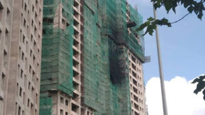 Giải cứu thanh niên mắc kẹt trên cẩu tháp tòa nhà đang thi công