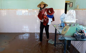 Vỡ bờ kênh, hàng chục hộ dân ở Bà Rịa - Vũng Tàu tháo chạy thoát thân