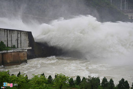 Chuyên gia khí tượng thủy văn: 'Cơn lũ này là bất thường, chưa từng có'