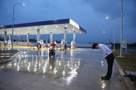 Tìm ra thủ phạm tung tin đồn cấm công chức đổ xăng tại trạm xăng của Nhật