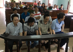 Đội trưởng thanh tra giao thông bất ngờ nhận tội hối lộ trước tòa