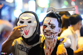 'Ma quỷ' xuống phố chơi Halloween ở Sài Gòn, Hà Nội
