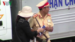 Kiểm tra vi phạm mờ ám, 5 CSGT TP. Huế bị điều chuyển công tác