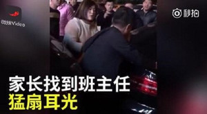 Thầy giáo bị phụ huynh lôi áo, đánh túi bụi giữa phố