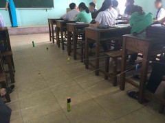 Giăng 'ma trận' để cô giáo không thể đi xuống kiểm tra khiến dân mạng không nhịn được cười