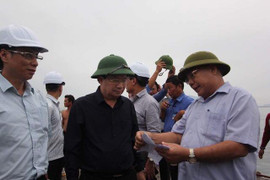 Phó Thủ tướng Trịnh Đình Dũng: 'Phải quyết liệt trong công tác di dời tài sản, người dân'