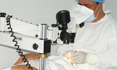 Sinh viên bị hóa chất bắn hỏng một mắt trong phòng thí nghiệm