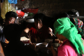 Cuộc vượt biên của những đứa trẻ bỏ trường