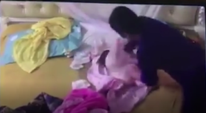 Phẫn nộ clip người giúp việc đánh đập, tung bé 2 tháng tuổi như đồ chơi