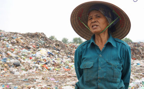 Bà ve chai kể giây phút tìm được bé gái 20 ngày tuổi bị sát hại