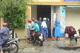 Phát hiện chân người chôn dưới nền nhà: Cảnh sát hình sự khám nghiệm hiện trường