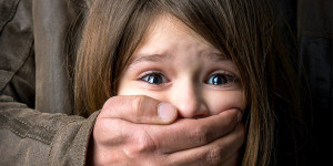 Viết sẵn giấy tống tiền, đột nhập nhà dân bắt cóc trẻ em