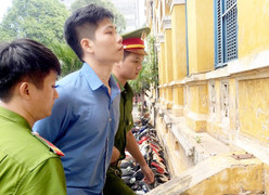 Níu kéo tình cảm bất thành, vung dao đâm chết bạn gái