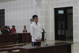 Cuồng ghen, tạt xăng dọa đốt người yêu