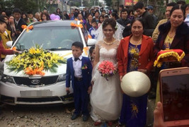 Đám cưới cổ tích của chú rể tí hon và cô dâu xinh đẹp khiến dân mạng ngưỡng mộ