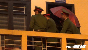 Ông Đinh La Thăng, Trịnh Xuân Thanh được che ô rời tòa