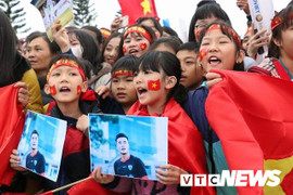 Khoảnh khắc lịch sử: Triệu người Việt đổ ra đường hô vang tên các cầu thủ U23