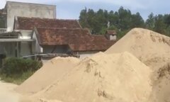 Cách chức chủ tịch, bí thư để khai thác cát trái phép
