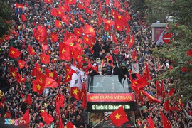 Chờ giao thừa, nghĩ về những cuộc 'xuống đường', niềm tin và hy vọng