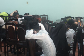 Hàng chục đôi nam nữ phê ma tuý ở quán bar trong ngày lễ tình nhân