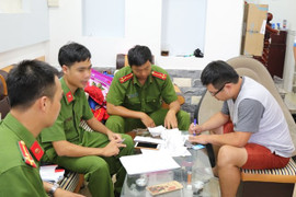 Nhóm nghi phạm sao chép thẻ ATM, trộm hàng tỷ đồng thế nào?