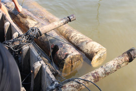 Chở gỗ lậu bị phát hiện, lâm tặc nhấn chìm hai ghe gỗ